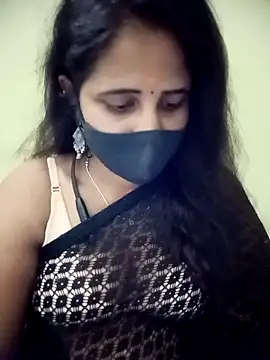 Snapshot of Tamil_Rani- chatting on April 19, 2026, 12:43 am Tamil Rani- online show from April 19, 2026, 12:43 am