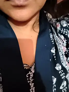 MUSKAN 786786- online show from February 28, 2026, 4:19 pm