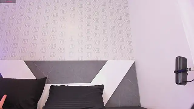 Lulu Mei  online show from April 4, 2026, 11:29 am