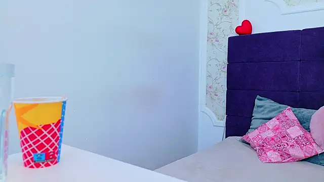 RaysaDrake online show from April 8, 2026, 3:06 am