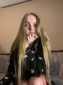 LunaVey online show from May 13, 2026, 6:16 pm