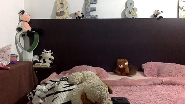 mommy-Milf online show from April 14, 2026, 1:44 am