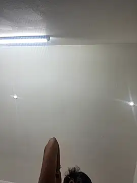 Emi rousse online show from April 4, 2026, 3:53 pm