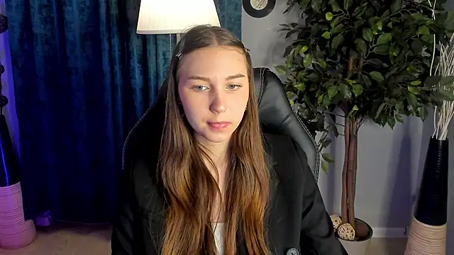 OliviaLang online show from March 27, 2026, 11:32 am