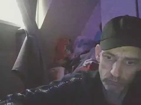 DOUBLETROUBLE7773 online show from April 4, 2026, 6:22 am