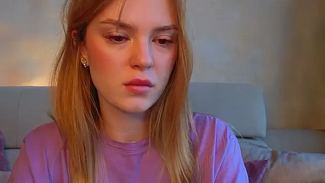 cyberl0ve  online show from March 18, 2026, 2:53 pm