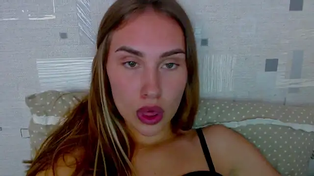 Snapshot of yourameliaa chatting on July 4, 2026, 4:57 pm yourameliaa online show from July 4, 2026, 4:57 pm
