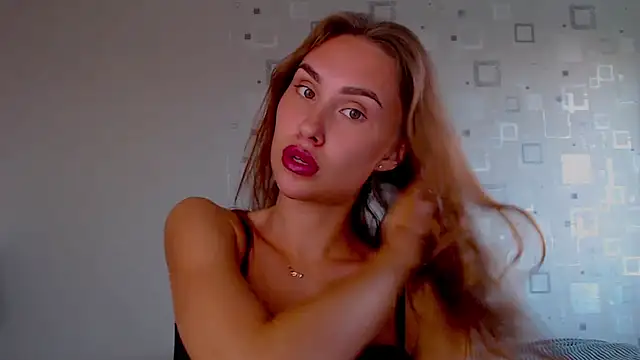 Snapshot of yourameliaa chatting on July 8, 2026, 4:00 pm yourameliaa online show from July 8, 2026, 4:00 pm