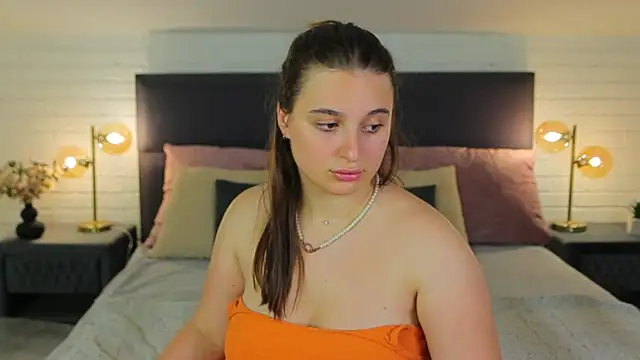 Nicole De Lux online show from June 29, 2026, 12:05 pm