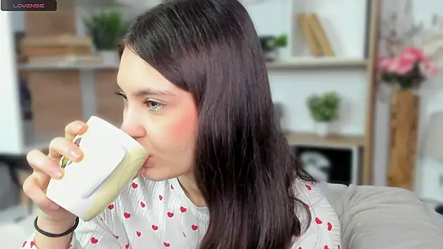 MirthaBolduan online show from March 5, 2026, 8:10 am