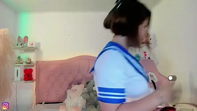 Zoe Luxxe  online show from March 7, 2026, 9:01 pm