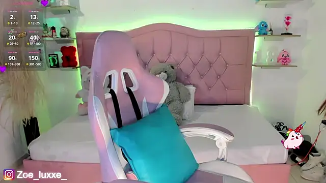 Zoe Luxxe  online show from March 26, 2026, 9:09 pm