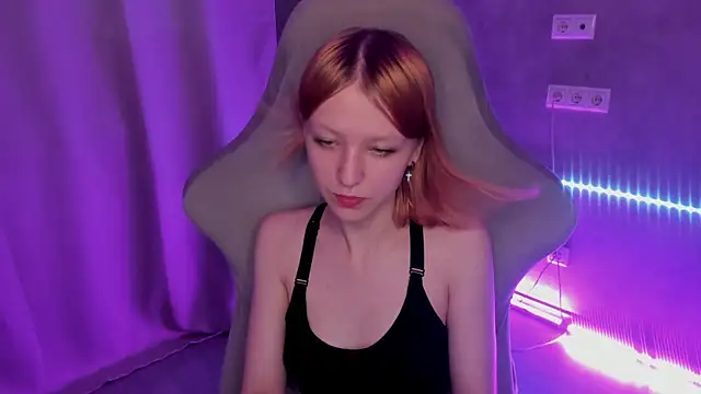 Snapshot of Emma_Dusk chatting on July 6, 2026, 1:02 am Emma Dusk online show from July 6, 2026, 1:02 am
