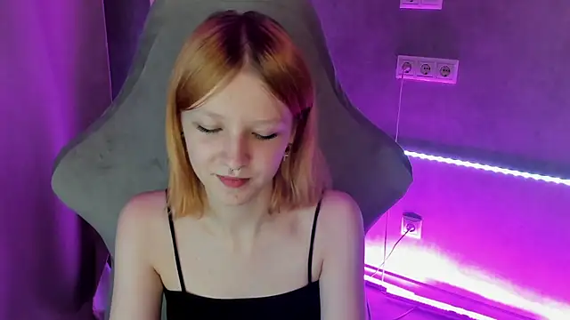 Snapshot of Emma_Dusk chatting on July 11, 2026, 1:08 am Emma Dusk online show from July 11, 2026, 1:08 am