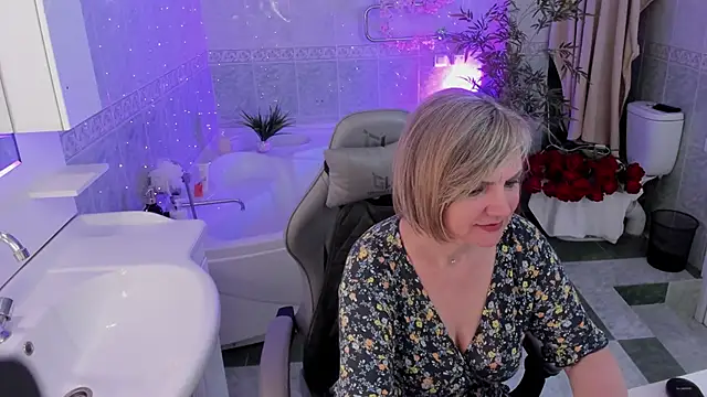 BettyGibsonn online show from April 24, 2026, 8:17 am