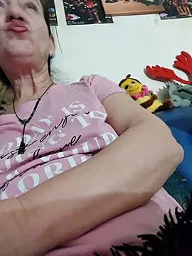 anayss17 online show from April 15, 2026, 7:58 pm