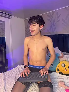 Snapshot of MatthewMoore_ chatting on March 4, 2026, 1:00 am MatthewMoore online show from March 4, 2026, 1:00 am