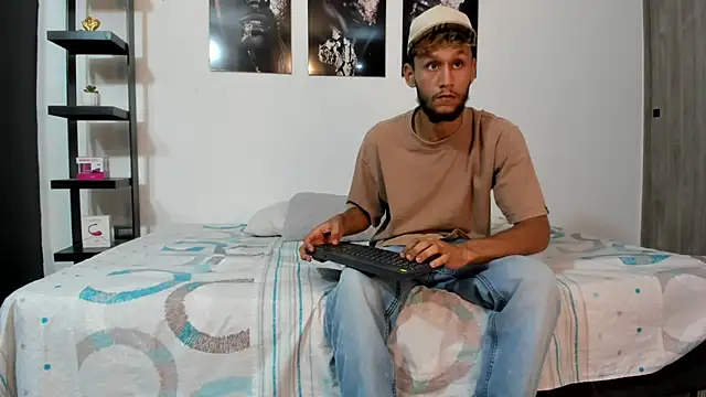 Snapshot of TedyX99 chatting on April 2, 2026, 7:00 pm TedyX99 online show from April 2, 2026, 7:00 pm