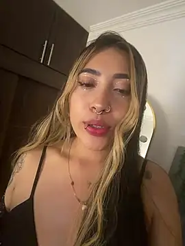 ManuelaVeeleez online show from April 4, 2026, 6:11 am