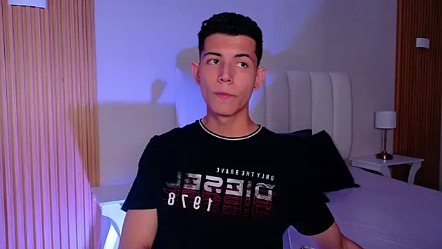 nicocrown online show from April 1, 2026, 7:55 pm