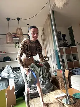 SkinnyLilly online show from April 13, 2026, 11:16 am