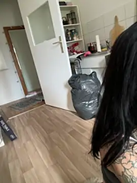 SkinnyLilly online show from June 3, 2026, 4:34 pm