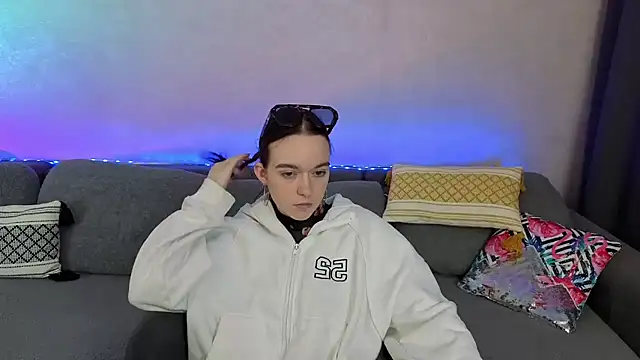 SunyLily online show from May 16, 2026, 6:10 am