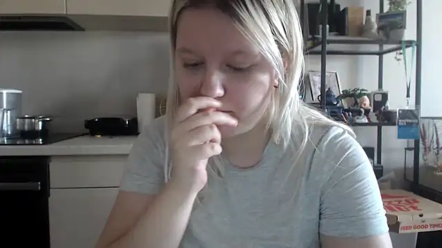 Snapshot of LenaSecret19 chatting on June 25, 2026, 7:13 am LenaSecret19 online show from June 25, 2026, 7:13 am