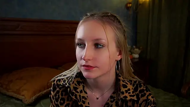 CatarinaGulla online show from March 25, 2026, 12:55 pm