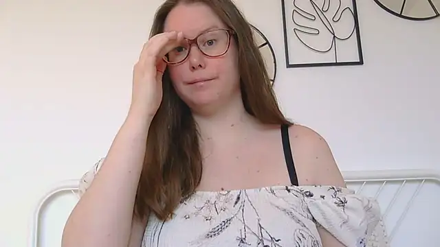 CelineThompson online show from March 6, 2026, 12:34 pm