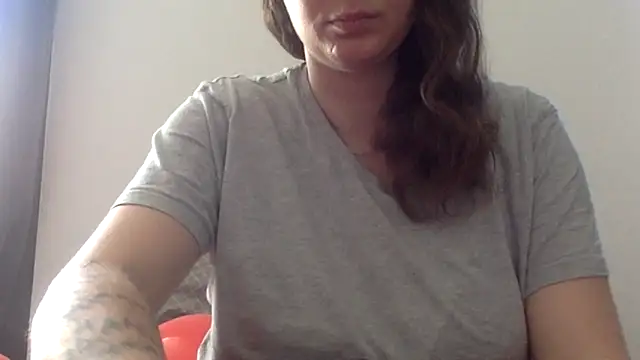 douce blanche13 online show from April 9, 2026, 9:47 am