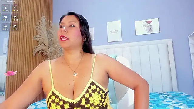 Anthonella Lux online show from March 19, 2026, 12:31 pm