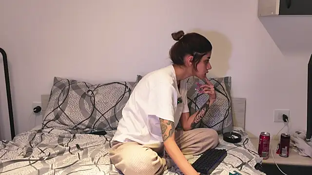 sweelexy online show from April 13, 2026, 10:59 pm