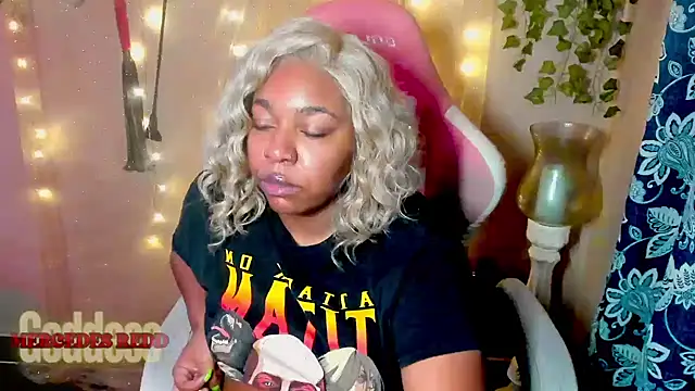 Goddess MercedesRedd online show from June 13, 2026, 1:31 pm
