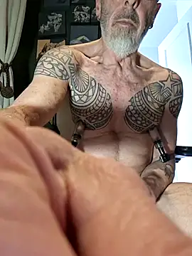 XXX666HEIL online show from April 7, 2026, 10:05 am