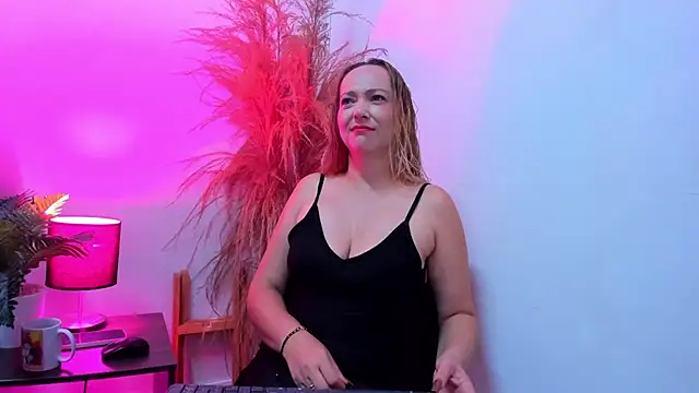 KahiaSmith online show from July 9, 2026, 1:04 pm
