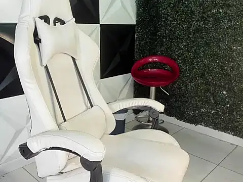 taylor bigdick18 online show from March 9, 2026, 7:56 am