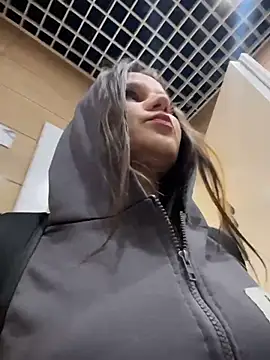 Snapshot of MaryLola chatting on April 1, 2026, 5:41 am MaryLola online show from April 1, 2026, 5:41 am