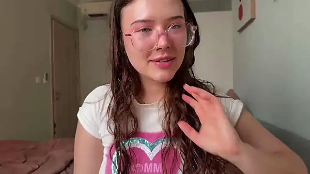 Snapshot of KristieKitty chatting on July 18, 2026, 8:18 am KristieKitty online show from July 18, 2026, 8:18 am