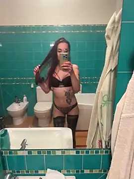 chiara-mario online show from May 3, 2026, 12:49 am