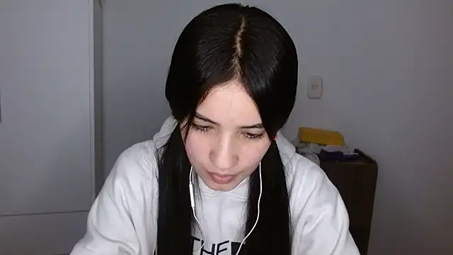 Lucy engel online show from April 10, 2026, 12:49 am