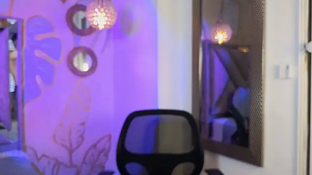 Tinocrow online show from April 14, 2026, 3:29 pm