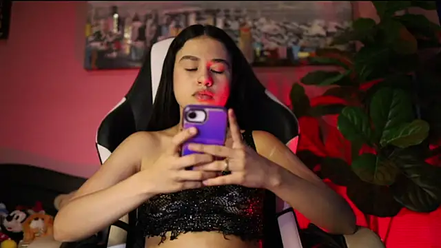 Danaa Rousee  online show from March 17, 2026, 7:39 pm