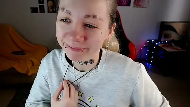 Nica Kawaii online show from April 2, 2026, 6:44 am