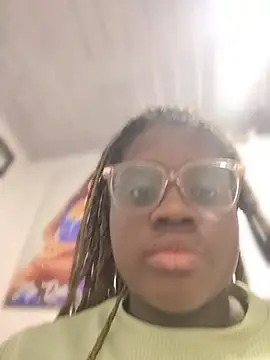 YourLiaa  online show from March 5, 2026, 10:28 pm