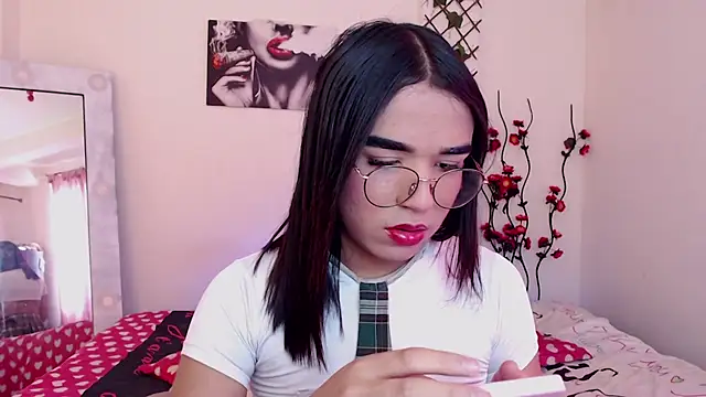 Candyy doll   online show from April 11, 2026, 6:23 pm