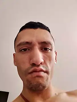 TuCanero23cm online show from April 15, 2026, 8:20 pm