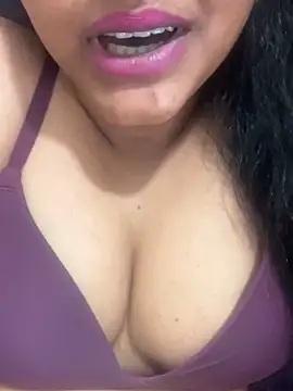 munni-munni6767 online show from April 15, 2026, 8:31 pm