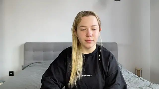alyrasun online show from May 11, 2026, 7:14 am