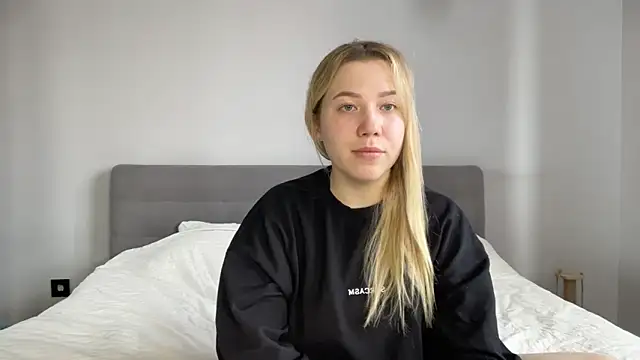 alyrasun online show from May 15, 2026, 7:04 am